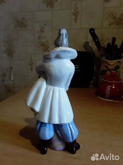 Фарфоровая статуэтка Вакула с чертом (СССР)