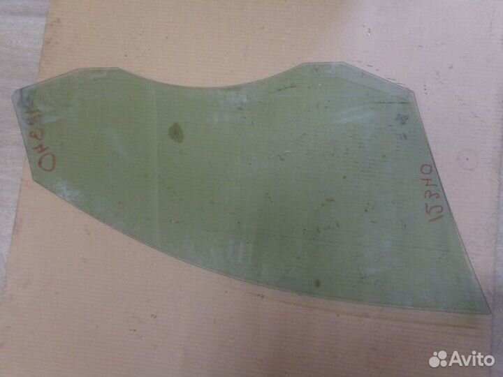 Стекло двери переднее левое Volkswagen Passat B6