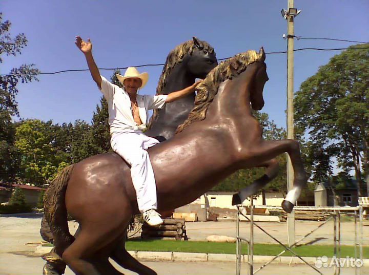 Скульптура, фонтаны, водопады, роспись стен, камин