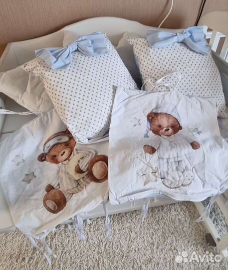 Комплект в детскую кроватку с бортиками