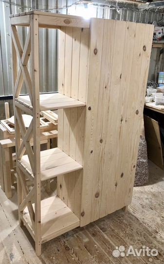 Шкафчик деревянный
