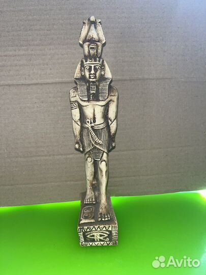 Статуэтка фараон
