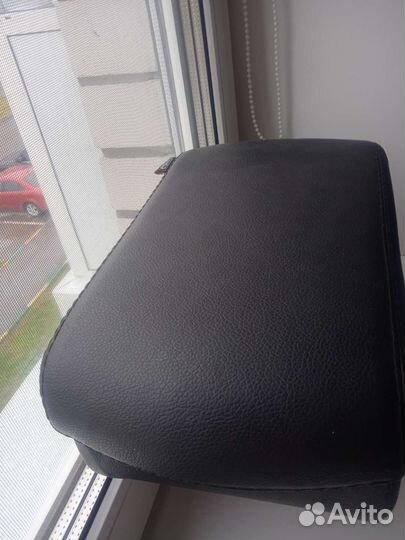 Подлокотник Jetta 6