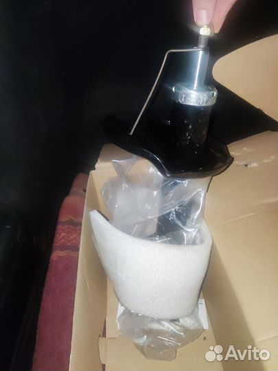 Задняя левая стойка hyundai accent