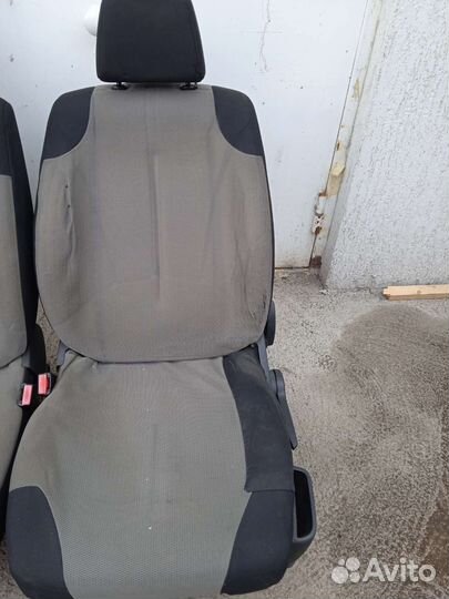 Сиденье переднее лев/прав Citroen C4 2010