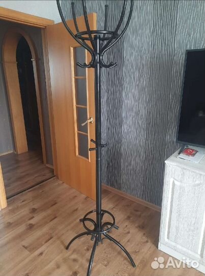 Вешалка для одежды напольная металлическая