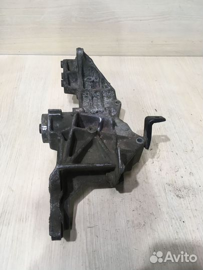 Кронштейн генератора Ауди А4 Б5 1.8 ADR 058145523E