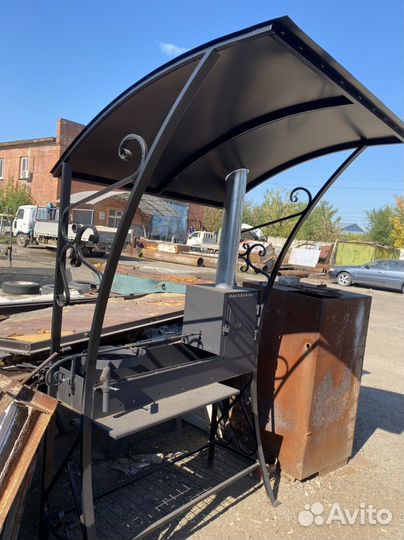 Мангал с крышей