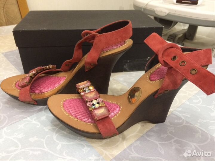 Босоножки Shy