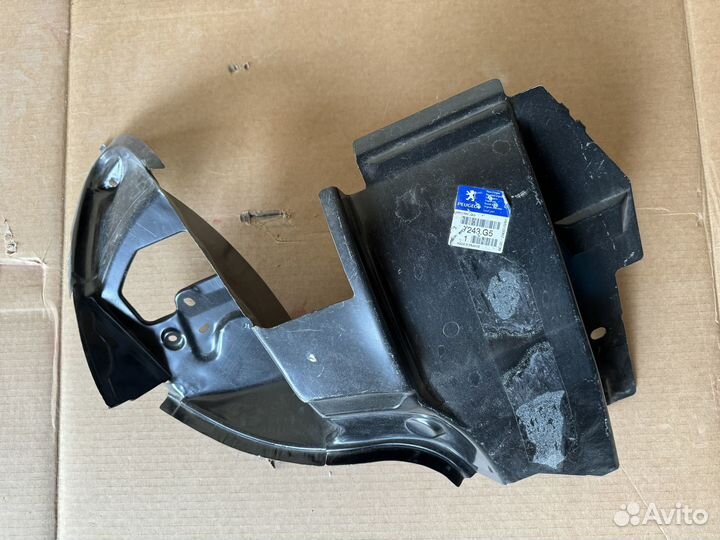 Панель заднего правого фонаря Peugeot 206