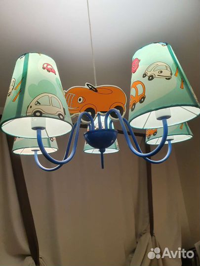 Люстра потолочная и настенный светильник в детскую
