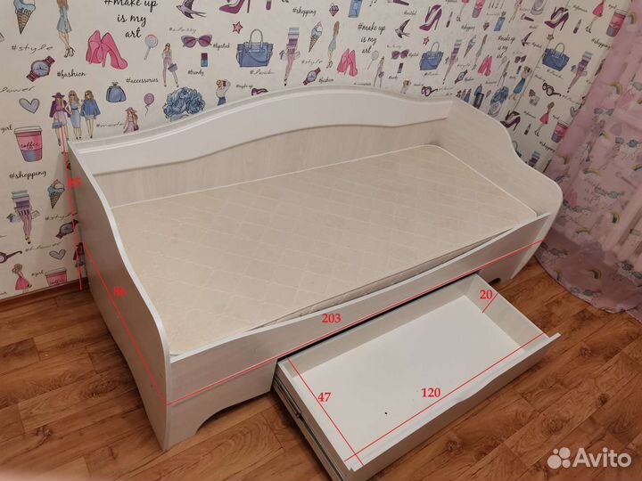 Кровать, комод в детскую