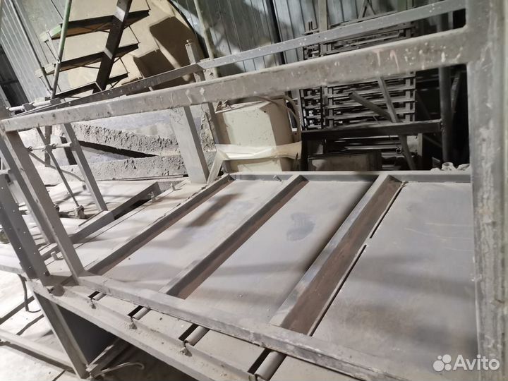 Станок для нанесения составов на пенопласт