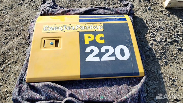Дверь бокового отсека экскаватора Komatsu PC220-7