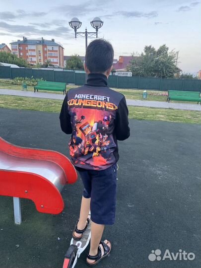 Новый спортивный костюм в школу