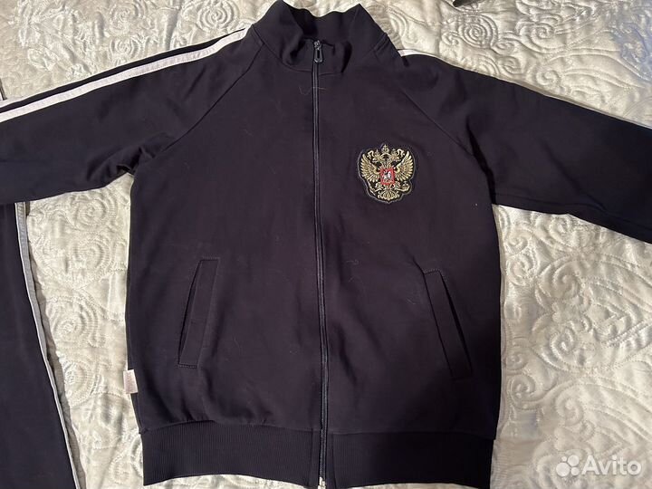 Костюм спортивный