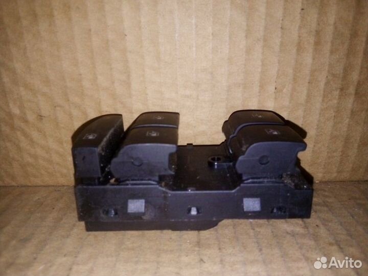 Блок управления стеклоподъемниками передний левый