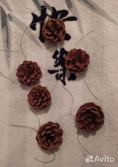 Новогодние игрушки - шишки