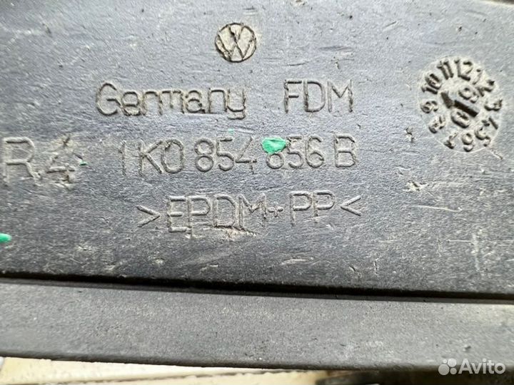 Брызговик задний правый Volkswagen Jetta 2006-2011