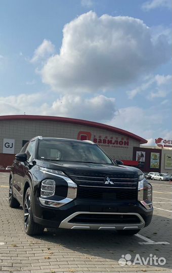 Mitsubishi Outlander 2.5 CVT, 2023, 28 км