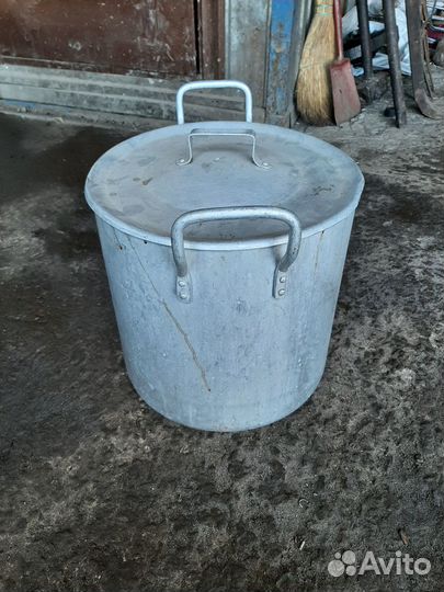 Сковорода новая и кастрюля 30 л. Б/У