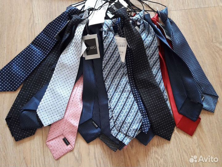 Галстуки новые для школьника и бабочки