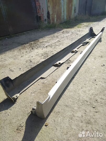 Накладка на пороги на Тойоту Ипсум 21