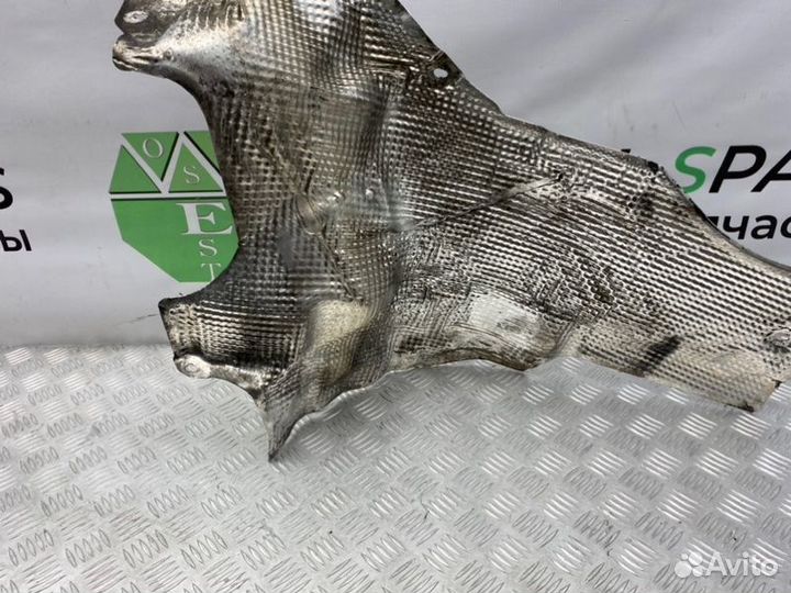 Тепловой экран передний правый Mercedes-Benz