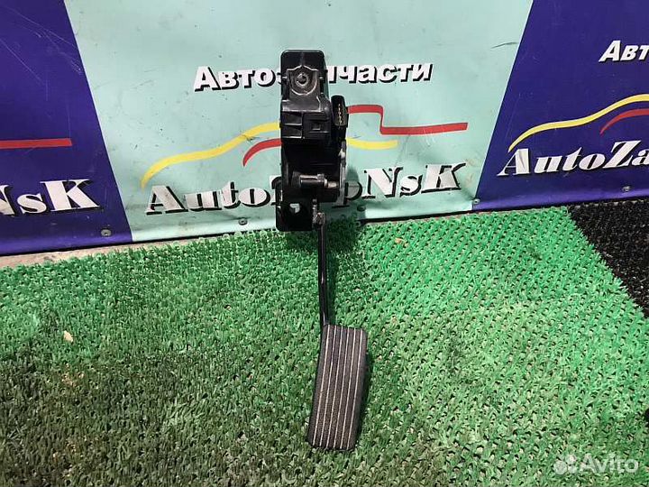 Педаль газа Mitsubishi L200