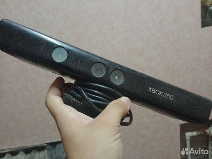 Xbox 360 с кинектом,играми и двумя геймпадами