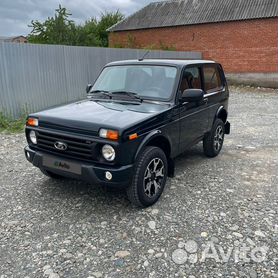 Новая нива 2023. Нива легенд блэк 2023. Маслозавод утевка нива. Масло нива легенд 2023. Масло на ниву chevrolet.