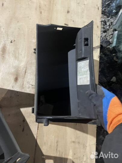 Бардачок Mitsubishi galant 7