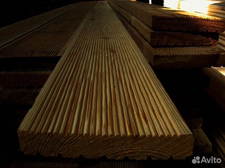 Строительные материалы: доски лиственницы