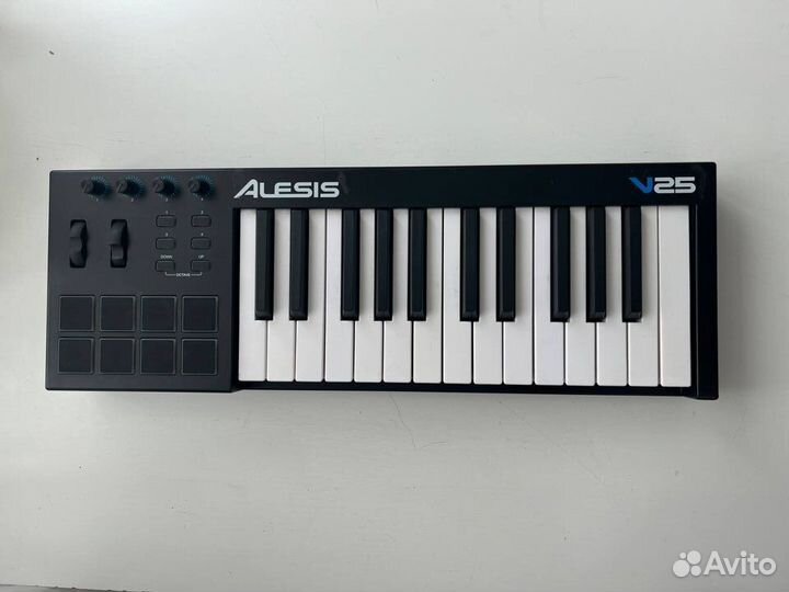 Midi-клавиатура Alesis V25