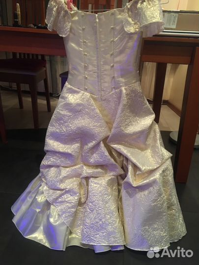 Платье золотистое