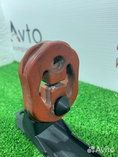 Кронштейн глушителя Volkswagen Touran 1T cavc 2011