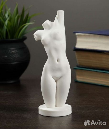 Декор для дома: статуэтки, подсвечники и пр