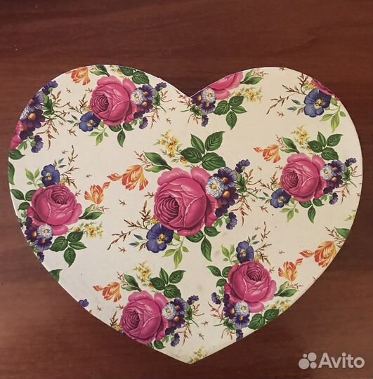 Подарочный чайный набор из кружек и блюдец