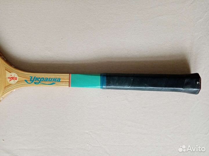 Ракетка для тенниса или бадминтона 