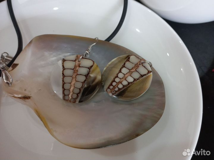 Комплект кулон и серьги из ракушек перламутра Люкс