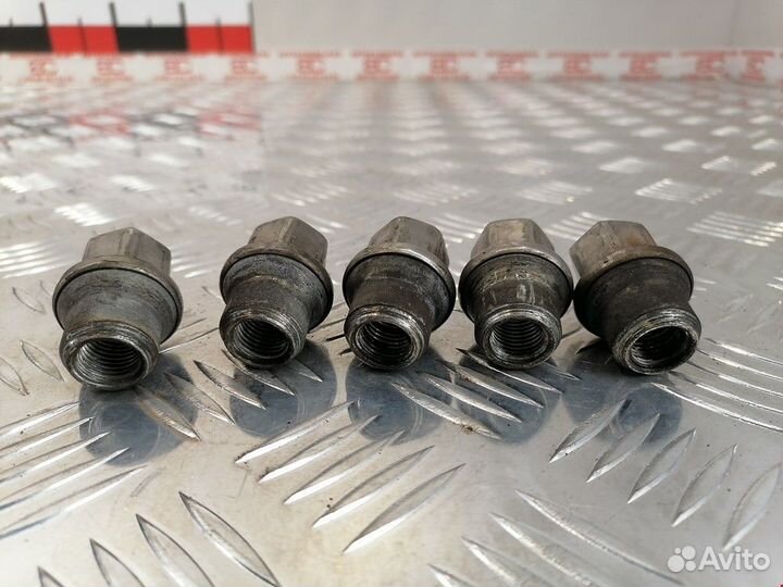 Болт Chrysler 300C 2007 06507826AA