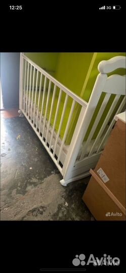 Детская кровать и пеленальный комод