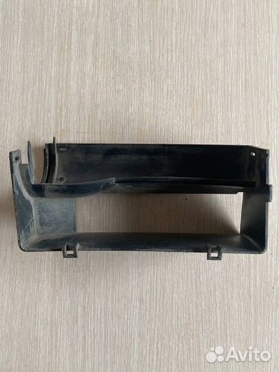 Воздуховод с передней панели Volkswagen Passat