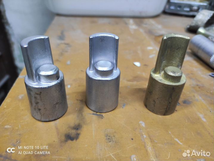 Наконечник под прорезь для натяжки шторы на прицеп