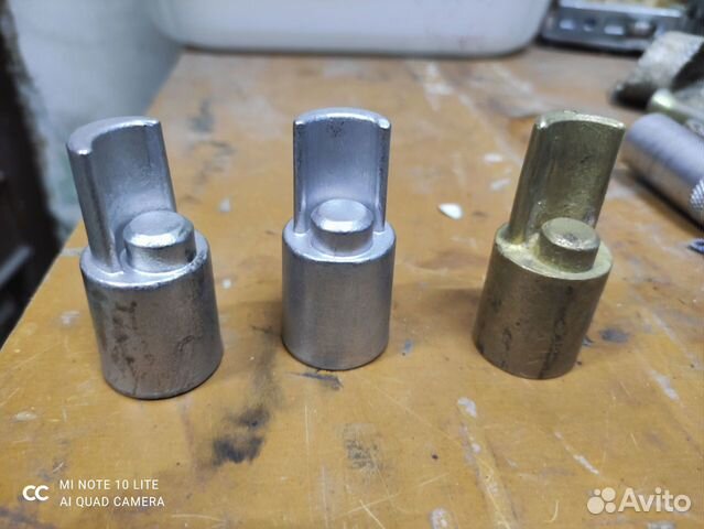 Наконечник под прорезь для натяжки шторы на прицеп