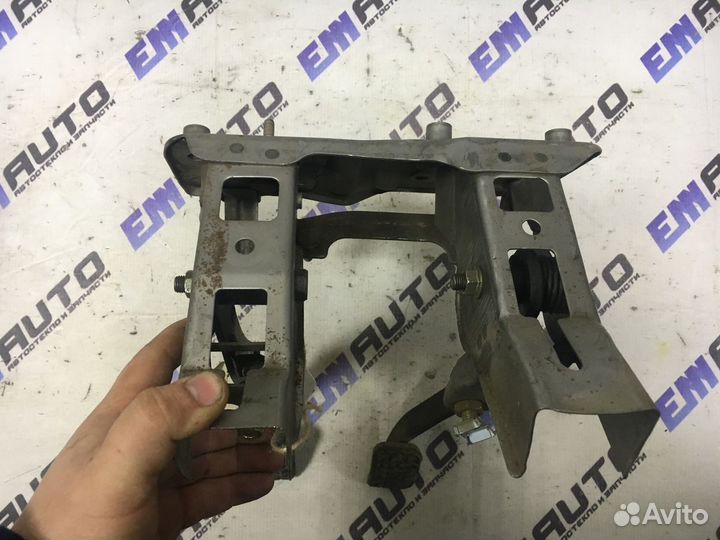 Блок педалей Киа Спектра