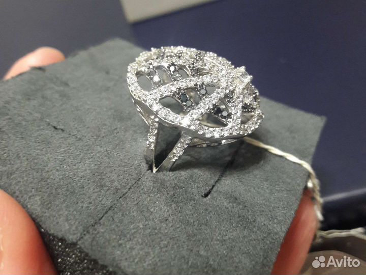 Серебряное кольцо с чёрными и белыми фианитами