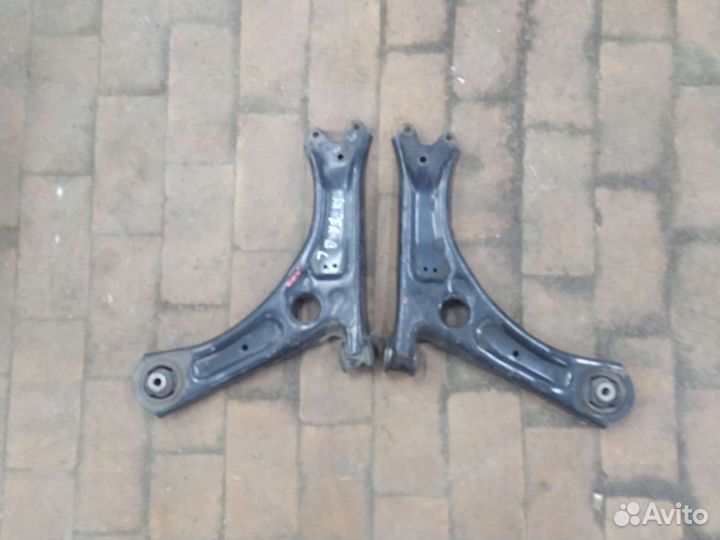 Рычаг передний левый правый Skoda octavia A5