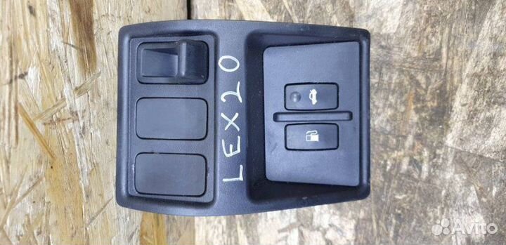 Кнопка открывания багажника лючка Lexus Is 2 2.5