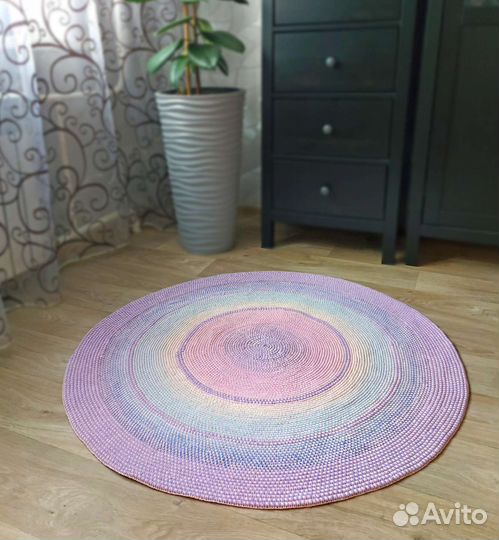 Ковер вязаный ручной работы